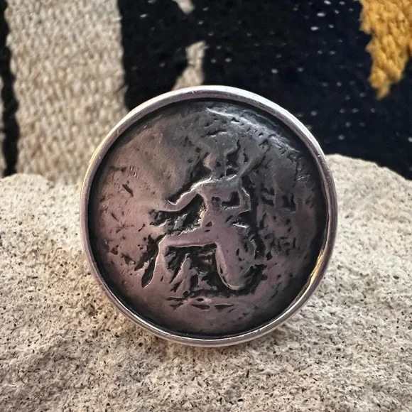 ❤️ Silpada Sterling Silver Retired Roman Medallion Coin Ring Sz8 Statement R1901 - Picture 1 of 16